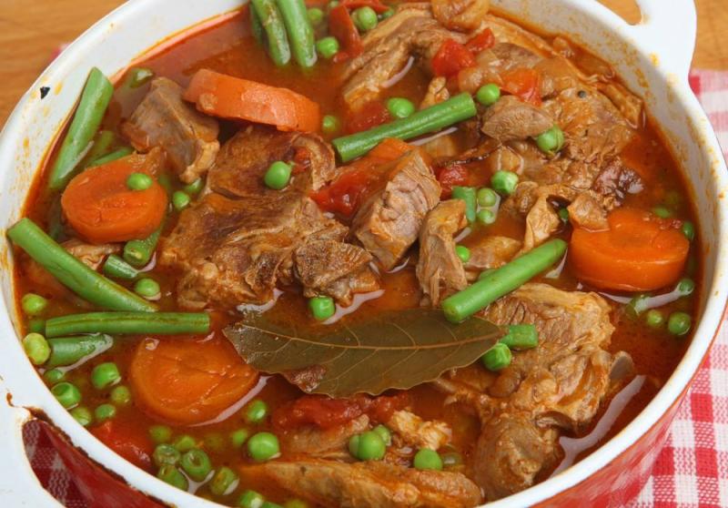 بالخطوات… طريقة عمل طاجن الفاصوليا الخضراء باللحم