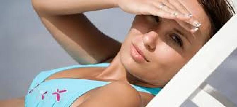 طرق طبيعية لعلاج حروق الشمس..تعرفي عليها