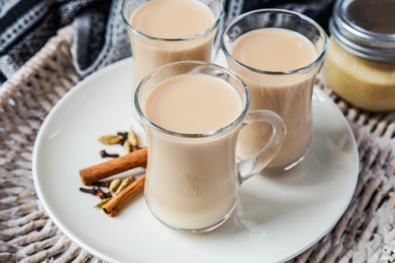 تعرف على مخاطر شرب الشاي باللبن