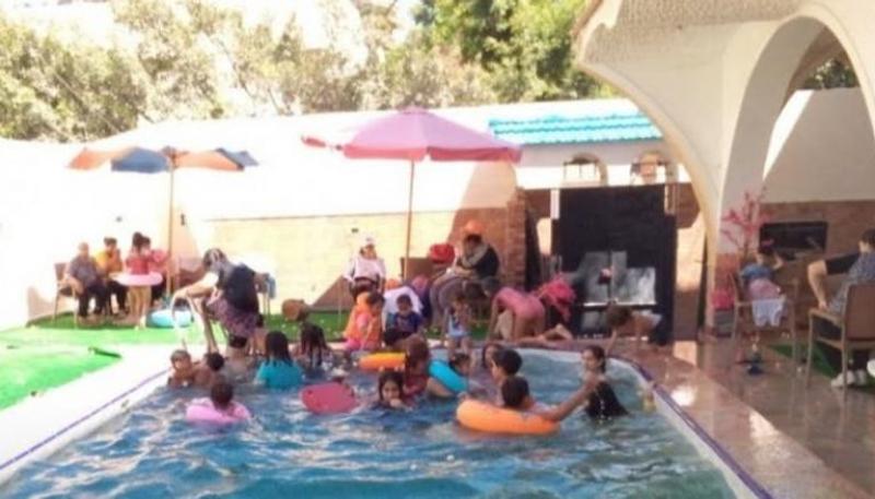 شخص من الأسكندرية يفتح فيلته مجانا للزائرين..صور