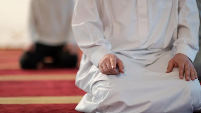 مواقيت الصلاة حسب التوقيت المحلي لعدد من المحافظات