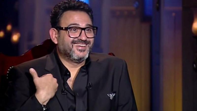 أكرم حسني يكشف سبب مكالمة محمد صلاح وعادل إمام له