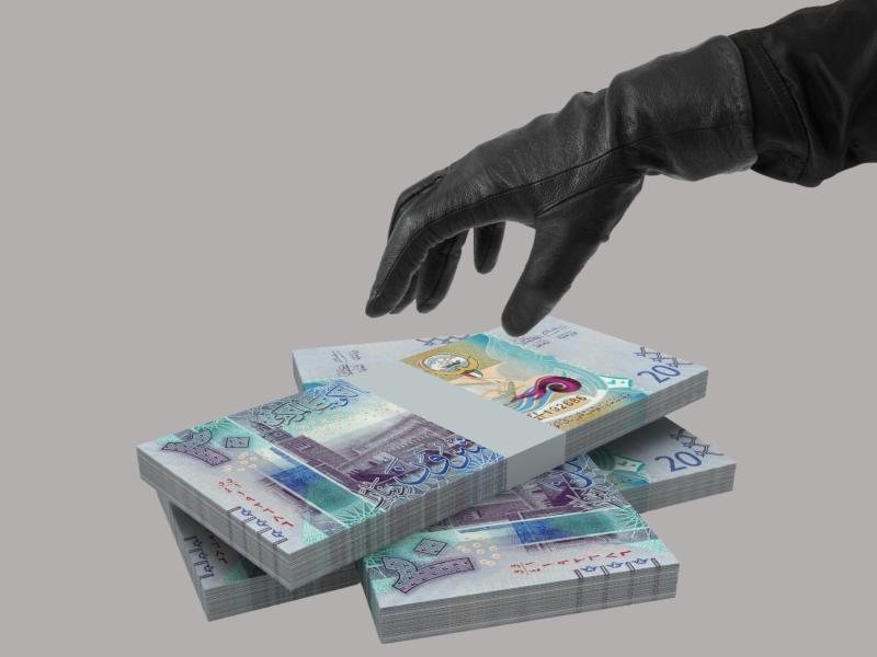 مصري مقيم بالكويت يهرب من 100 قضية نصب بقيمة 25 مليون دينار