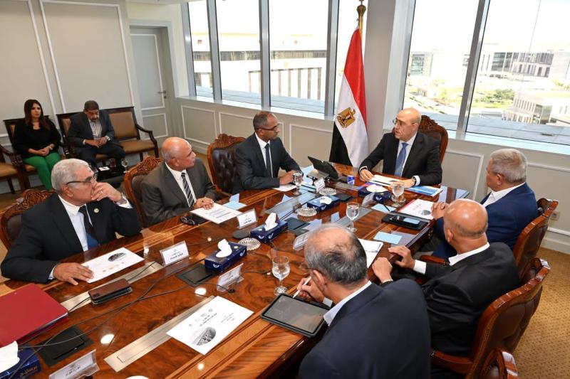 وزير الإسكان يتابع موقف خدمات مياه الشرب والصرف الصحى على مستوى الجمهورية