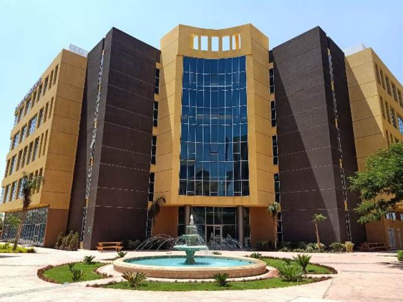 الفنون التطبيقية بجامعة بدر ترحب بالطلاب فى معرض المشروعات
