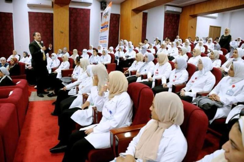 صندوق مكافحة الإدمان يوعي طلاب كليات التمريض بخطورة الإدمان وكيفية التعامل معه