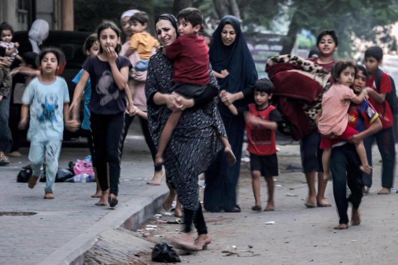 استشهاد 14 فلسطينيا جراء قصف إسرائيلي استهدف مدنيين نزحوا من شمال غزة إلى جنوبها