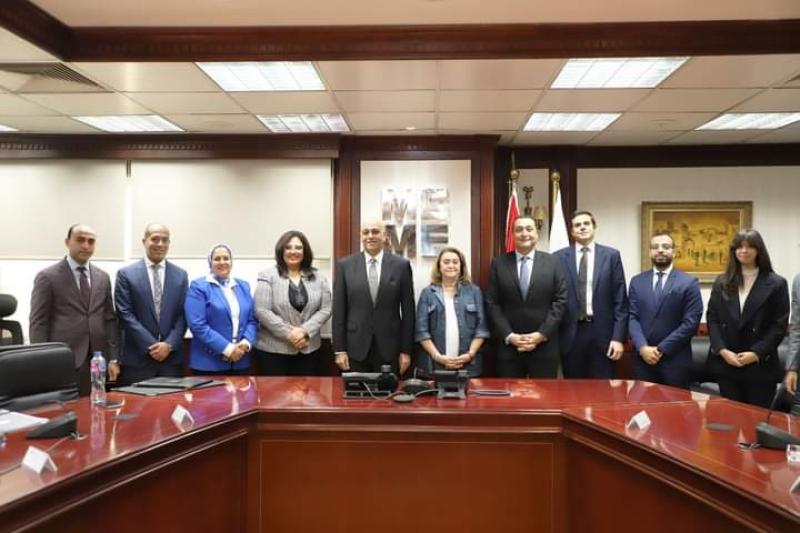 جهاز تنمية المشروعات الصغيرة يوقع مع شركة إرادة عقد لتمويل المشروعات الصغيرة بقيمة 100 مليون جنية