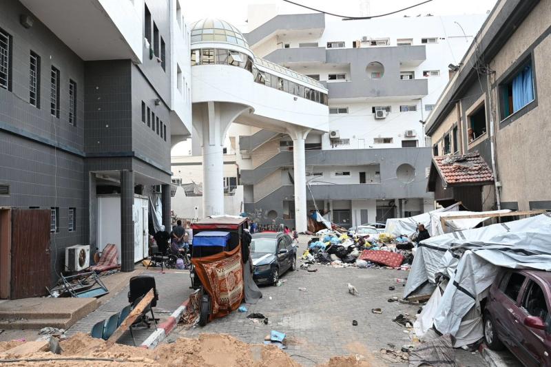 قوات الاحتلال تعتقل مدير مستشفى الشفاء بغزة