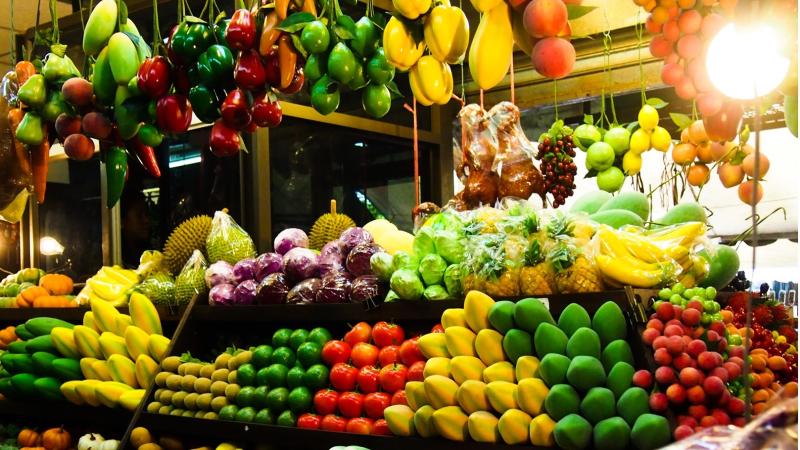 أسعار الخضراوات والفاكهة اليوم في سوق العبور للجملة