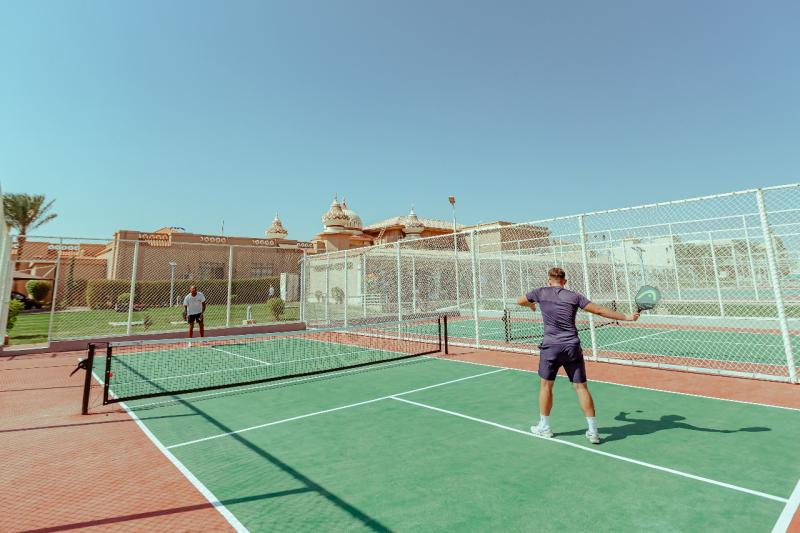 لأول مرة في مصر .. كامل أبو علي يفتتح ملاعب بيكل بول بالغردقة تشجعيا للسياحة الرياضية