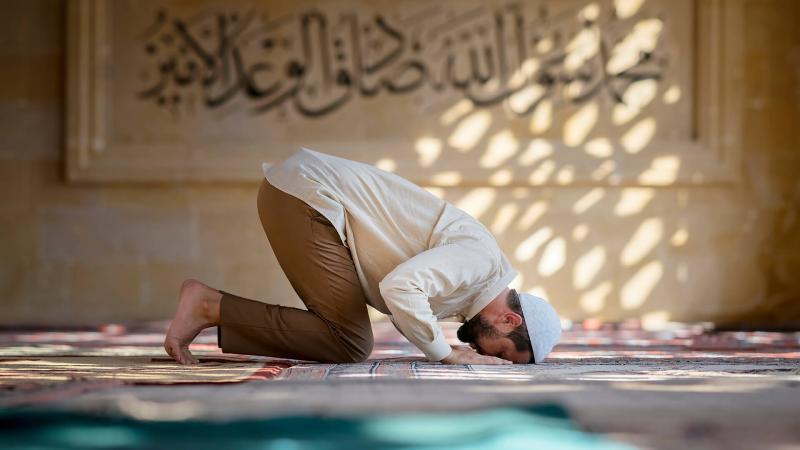 مواقيت الصلاة حسب التوقيت المحلي لعدد من المحافظات
