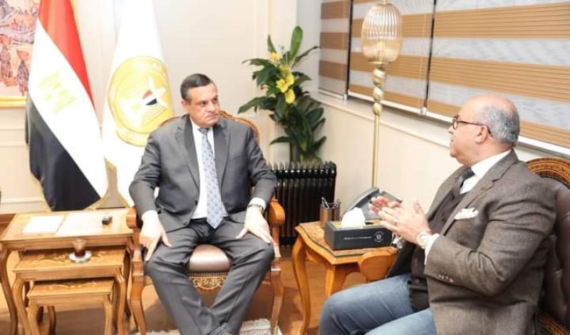 اللواء هشام آمنة يتابع إنشاء المخازن الاستراتيجية والمناطق اللوجستية للمنتجات الغذائية بعدد من المحافظات