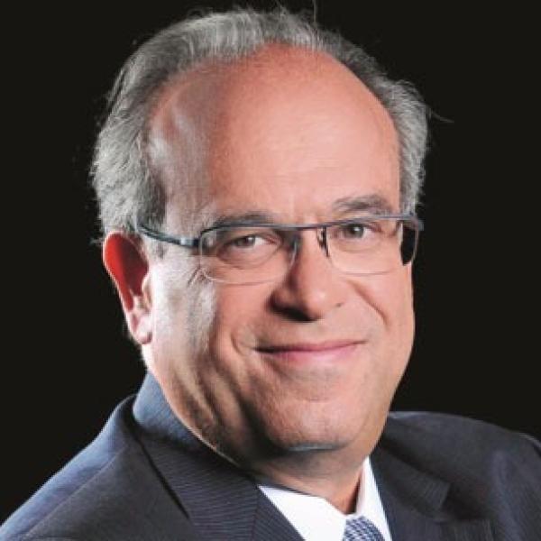 البروفيسور ديفيد خياط : ”حرق التبغ يسبب السرطان.. والسجائر الإلكترونية تقلل مخاطر التدخين”