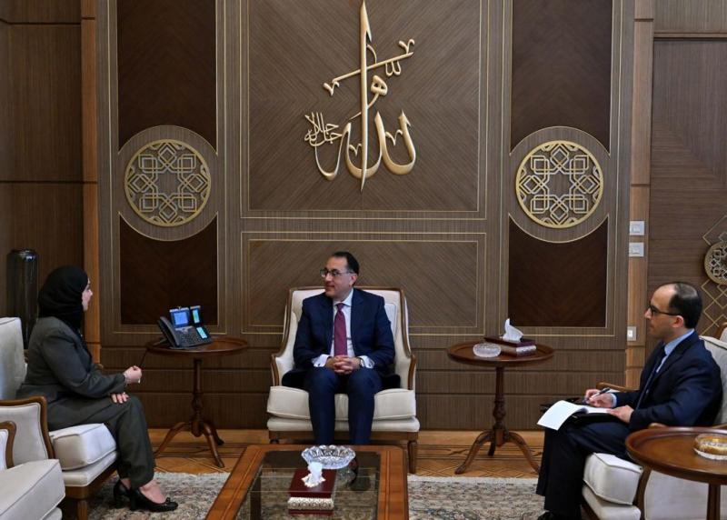 رئيس الوزراء يؤكد خلال استقباله سفيرة البحرين لدى مصر على عمق العلاقات التاريخية بين قيادة وشعبي البلدين