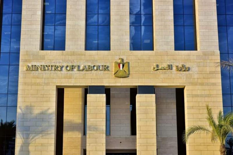 وزارة العمل: نعمل على حماية حقوق العمالة الراغبة في السفر للخارج