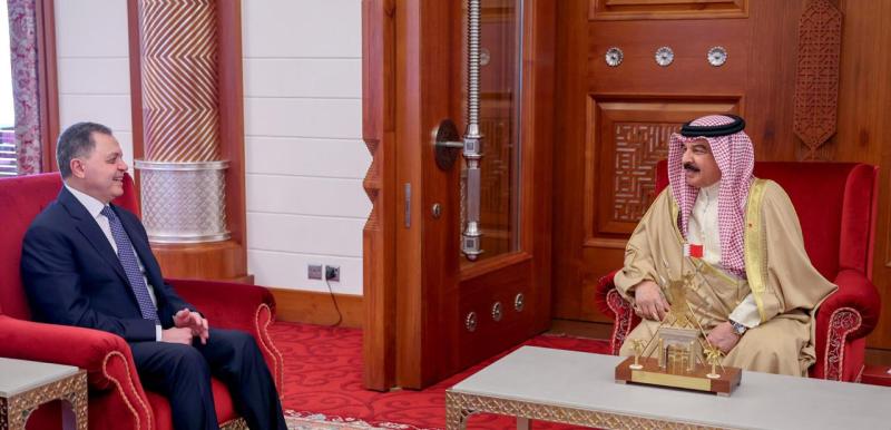 ملك البحرين يستقبل وزير الداخلية المصري