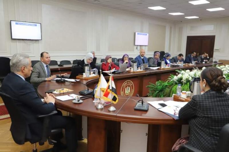 وزير العمل يترأس اجتماع اللجنة التشريعية المختصة بإعداد مشروع قانون العمالة المنتظمة