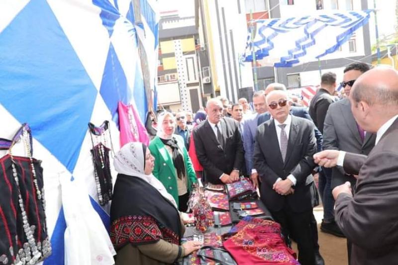 رضا حجازي يفتتح معرض المدرسة المنتجة أهلا رمضان بالمنصورة