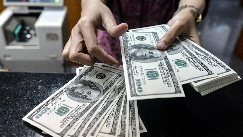 تراجع سعر الدولار مقابل الجنيه بشكل مفاجئ خلال تعاملات اليوم في البنوك