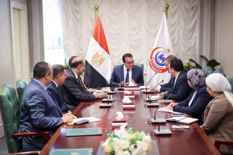 عبدالغفار يشهد توقيع مذكرة تفاهم مع وزارة المالية وبنك الاستثمار القومي