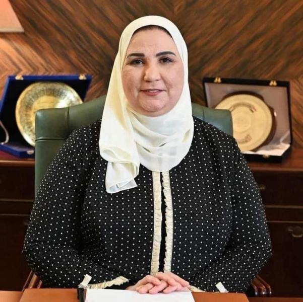 ”القباج” تتابع تداعيات حريق مول تجاري بمحافظة أسوان