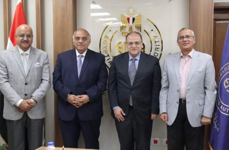 تفاصيل …اجتماع رئيس هيئة الدواء المصرية مع ممثلي المجلس الأعلى