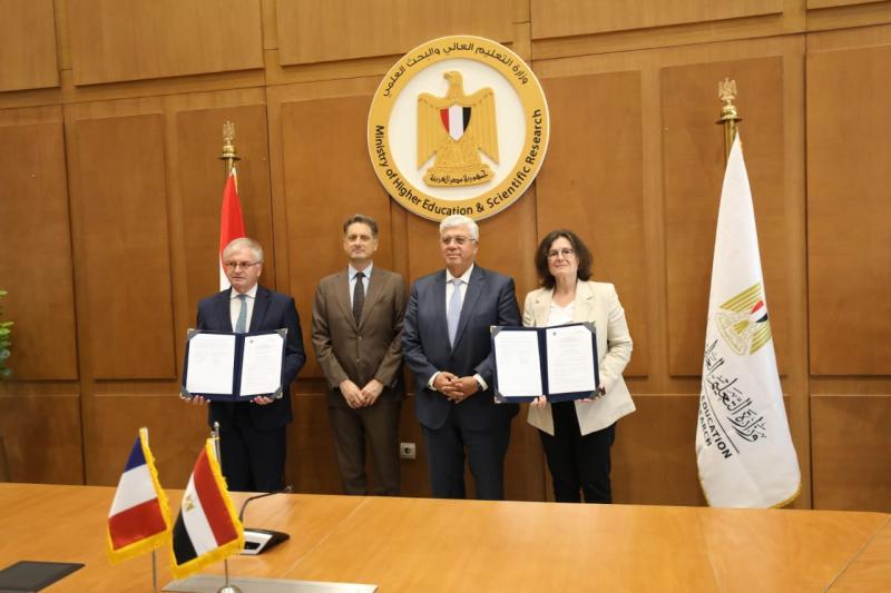 وزير التعليم العالي يشهد توقيع اتفاق تعاون بين الجامعة الفرنسية في مصر وجامعة باريس 1 بانتيون سوربون لإطلاق برامج جديدة في مجال السياحة