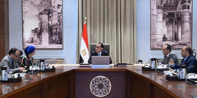 مدبولي يناقش مع وزيرة البيئة عدد من ملفات الوزارة