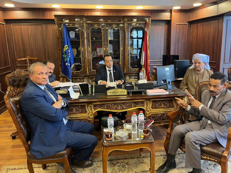 سوهاج التجارية تتابع تأمين الأسواق بالسلع الغذائية المخفضة وطرح لحوم بأسعار أقل قبل حلول عيد الأضحى