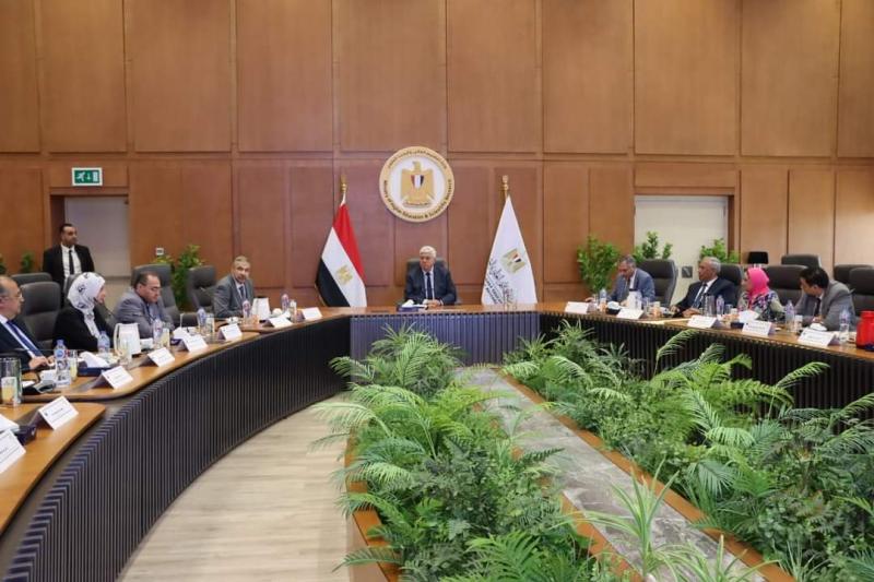 د.أيمن عاشور يؤكد دور المراكز والمعاهد البحثية كركيزة أساسية للتنمية المُستدامة في مصر