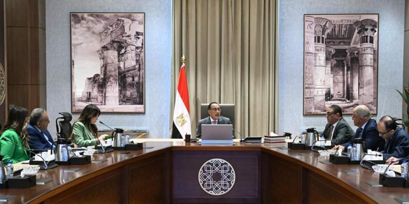 رئيس الوزراء يتابع خفض أسعار السلع بمختلف الأسواق
