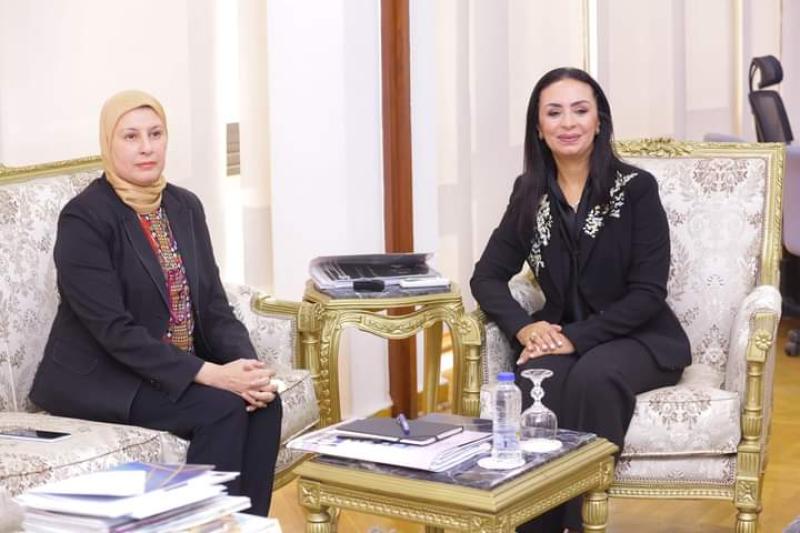وزيرة التضامن تلتقي أعضاء الهيئة البحثية بالمركز القومي للبحوث الاجتماعية والجنائية