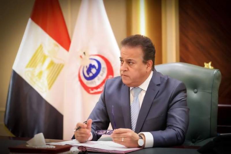 نائب رئيس الوزراء ووزير الصحة يجري اتصالا هاتفيا بالطبيب الذي تم الاعتداء عليه أثناء عمله بطوارئ مستشفى سوهاج التعليمي