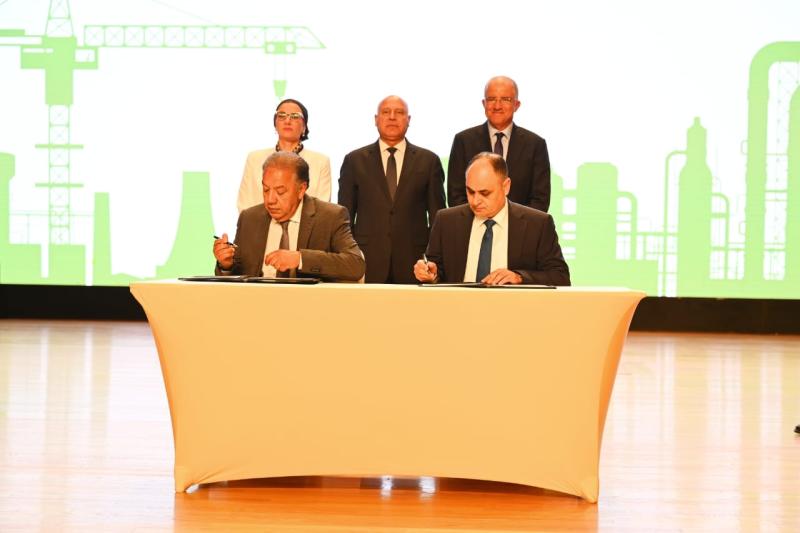 شريف الجبلي يؤكد علي ضرورة استمرار التعاون وزيادة الجهد المبذول لمساعده القطاع الصناعي علي مواجهه التغيرات المناخية