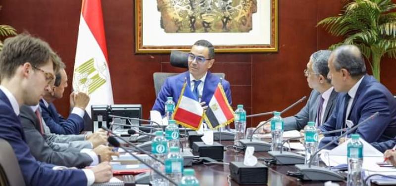 وزير الاستثمار يستقبل سفير فرنسا بالقاهرة