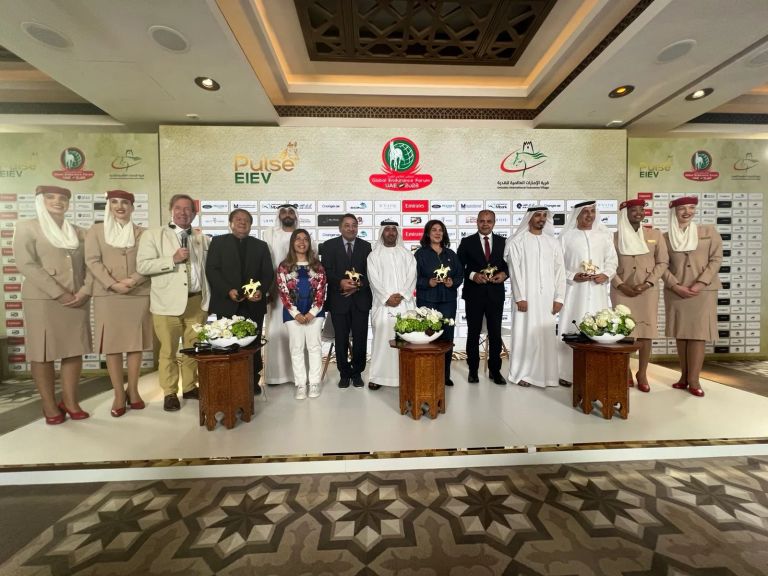 الإعلام والقدرة على التحمّل… شراكة استراتيجية تعزّز ريادة الإمارات في سباقات الخيول